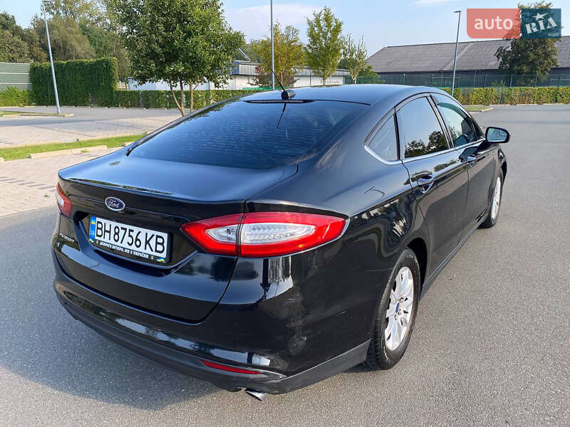 Седан Ford Fusion 2014 в Ужгороді
