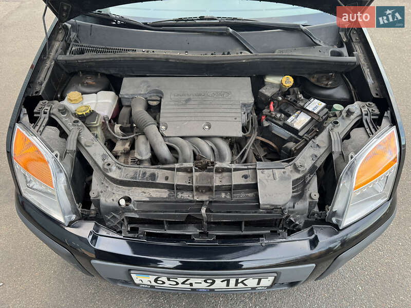 Хэтчбек Ford Fusion 2003 в Киеве