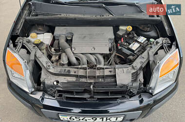 Хэтчбек Ford Fusion 2003 в 