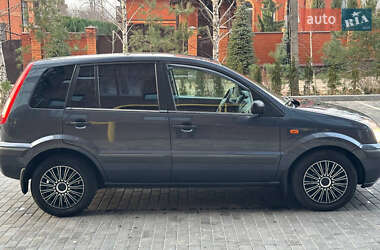 Хэтчбек Ford Fusion 2006 в 