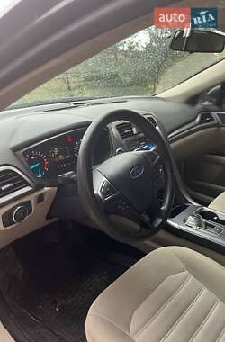 Седан Ford Fusion 2016 в 