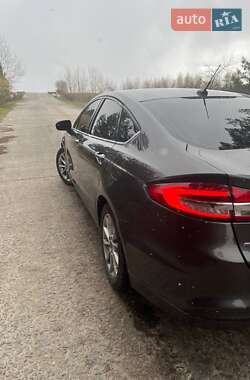 Седан Ford Fusion 2016 в 
