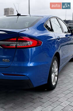 Седан Ford Fusion 2020 в 