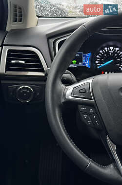 Седан Ford Fusion 2020 в 