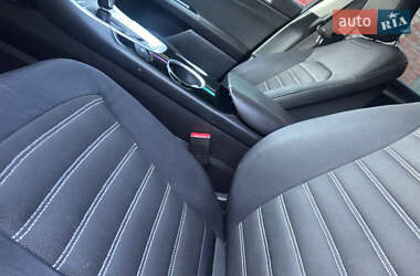 Седан Ford Fusion 2013 в 