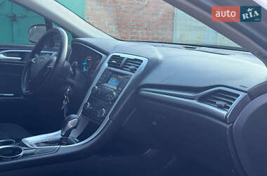 Седан Ford Fusion 2013 в 