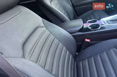 Седан Ford Fusion 2013 в 