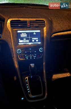 Седан Ford Fusion 2015 в 