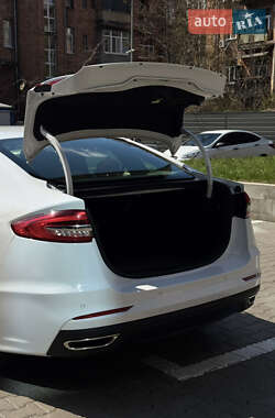 Седан Ford Fusion 2020 в 