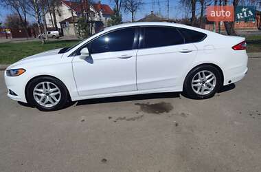 Седан Ford Fusion 2015 в 