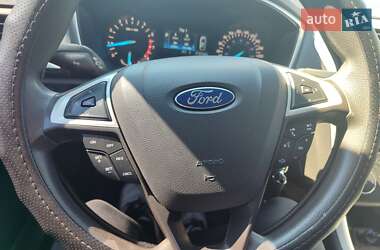 Седан Ford Fusion 2015 в 