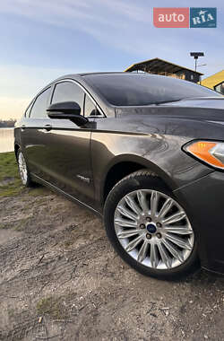 Седан Ford Fusion 2016 в 