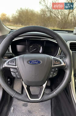 Седан Ford Fusion 2016 в 