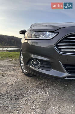 Седан Ford Fusion 2016 в 