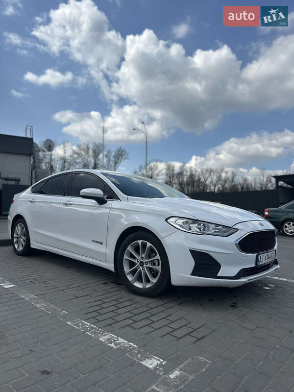 Седан Ford Fusion 2018 в 