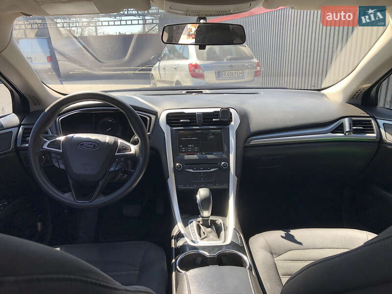 Седан Ford Fusion 2015 в Полонному