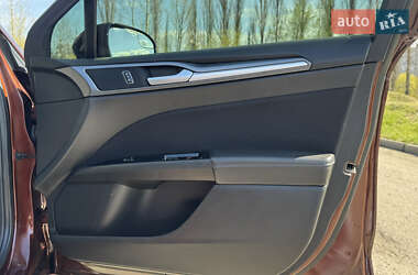 Седан Ford Fusion 2016 в 