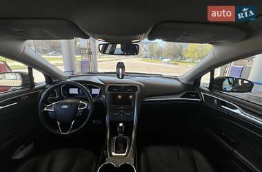 Седан Ford Fusion 2015 в 