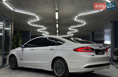 Седан Ford Fusion 2016 в 