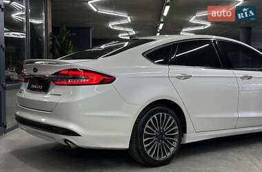 Седан Ford Fusion 2016 в 