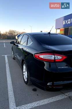 Седан Ford Fusion 2015 в 