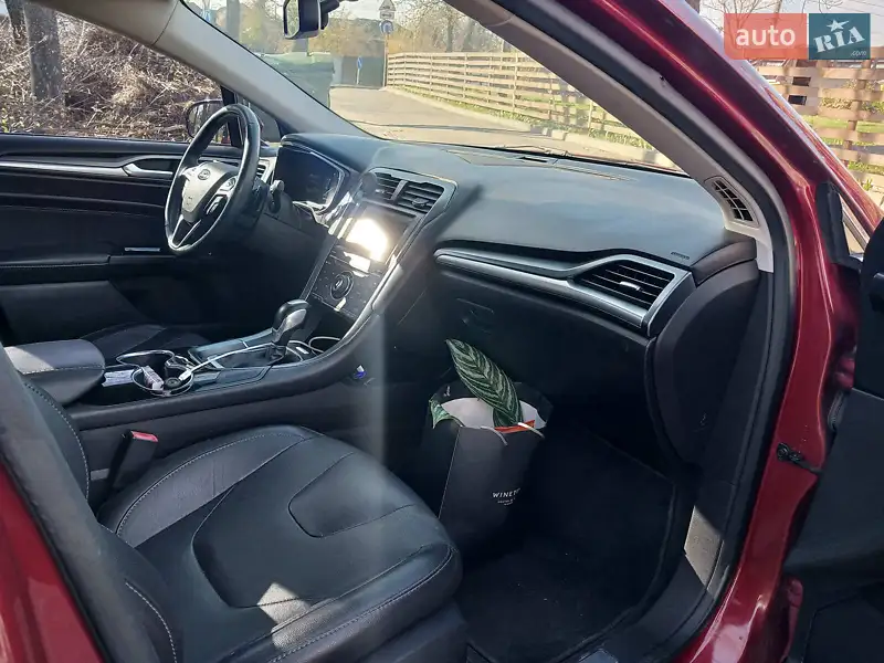 Седан Ford Fusion 2015 в 