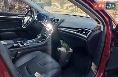Седан Ford Fusion 2015 в 
