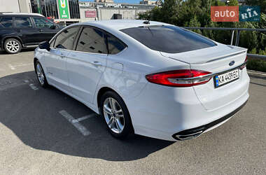 Седан Ford Fusion 2018 в 