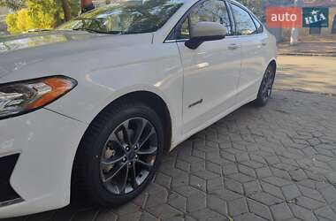 Седан Ford Fusion 2019 в 
