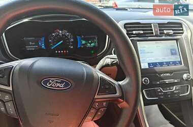 Седан Ford Fusion 2019 в 