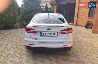 Седан Ford Fusion 2019 в 