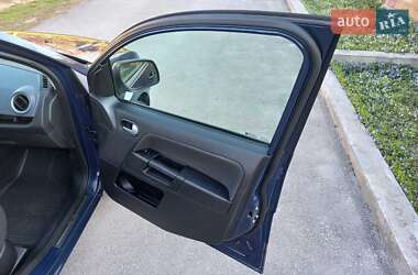 Хэтчбек Ford Fusion 2012 в 