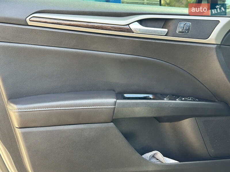 Седан Ford Fusion 2013 в Одесі