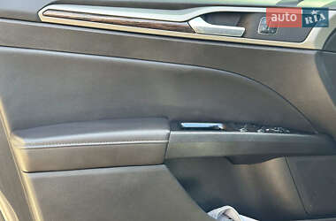 Седан Ford Fusion 2013 в 
