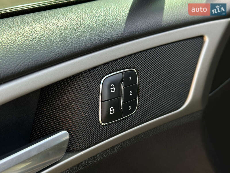 Седан Ford Fusion 2013 в Одесі