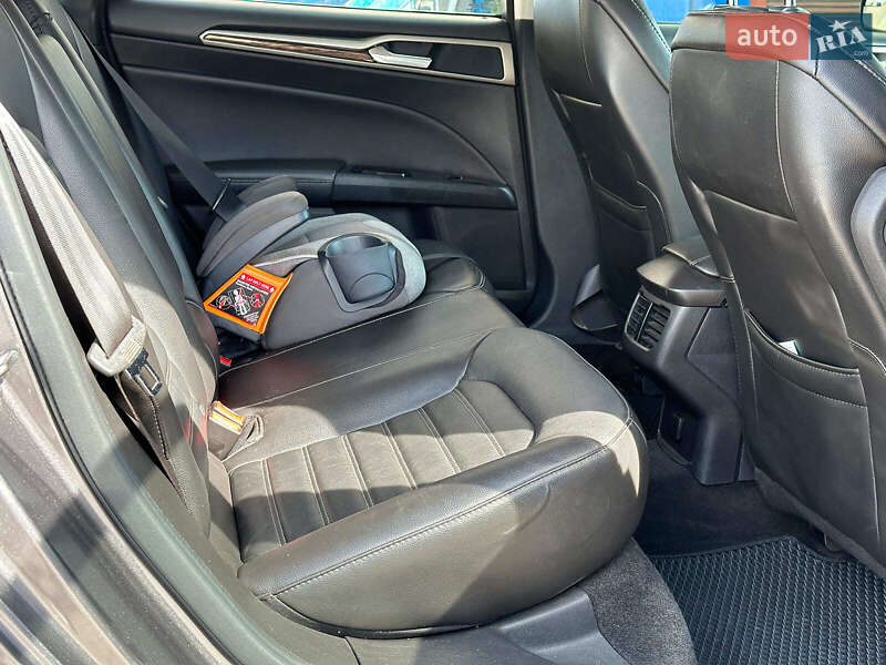 Седан Ford Fusion 2013 в Одесі