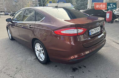 Седан Ford Fusion 2015 в 