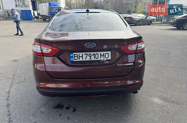Седан Ford Fusion 2015 в 