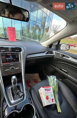 Седан Ford Fusion 2015 в 