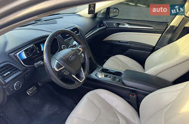 Седан Ford Fusion 2017 в 