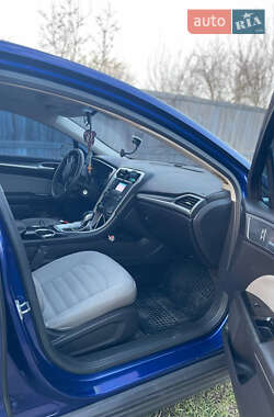 Седан Ford Fusion 2012 в 