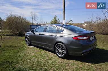 Седан Ford Fusion 2015 в 