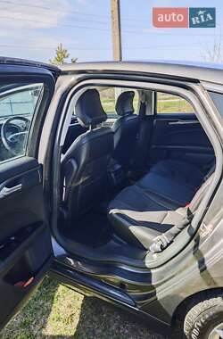 Седан Ford Fusion 2015 в 