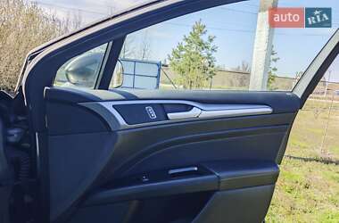 Седан Ford Fusion 2015 в 