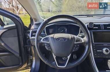 Седан Ford Fusion 2015 в 