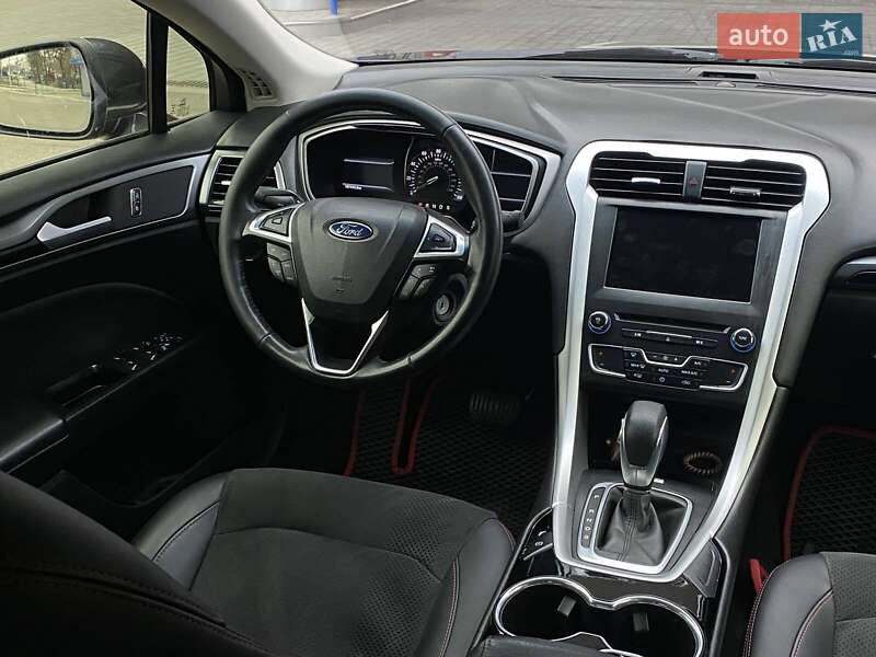 Седан Ford Fusion 2015 в Миколаєві