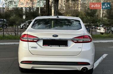 Седан Ford Fusion 2016 в 