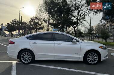 Седан Ford Fusion 2016 в 
