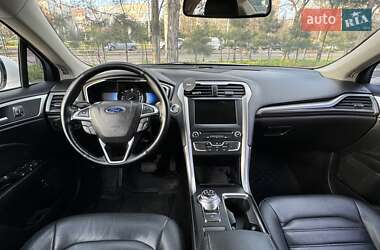 Седан Ford Fusion 2016 в 
