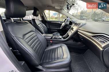 Седан Ford Fusion 2016 в 